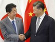 Chủ tịch Trung Quốc Tập Cận Bình  và Thủ tướng Nhật Bản Shinzo Abe trong cuộc gặp bên lề Diễn đàn Kl992 cổng game cá cược phương Đông (EEF) lần thứ 4 tại Vladivostok, Nga ngày 12/9. (Ảnh: AFP/TTXVN)
