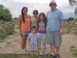 Gia đình anh McCurry trong một chuyến du lịch Mexico cách đây vài năm. Ảnh: Root of God.