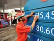 Điều chỉnh giá KL99 dịch vụ hỗ trợ 24/7 tại Karachi, Pakistan. (Nguồn: AFP/TTXVN).