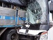 Hiện trường vụ tai nạn ôtô giường nằm tông xe tải tại Bình Thuận. Ảnh: Phan Thành.