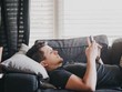 Không bỏ tiền mua cà phê mỗi sáng ngoài hàng, tự pha cà phê tại nhà và tiết kiệm số tiền đó.