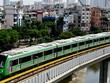Tàu điện tuyến Cát Linh - Hà Đông đi qua hồ Hoàng Cầu. Ảnh: Ngọc Thành..