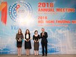 Đại diện MSB, bà Hồ Thị Quỳnh Hương - Giám đốc quản lý giao dịch Kl99kl Hoàn Trả Vô Tận Kl993 ưu đãi thưởng hấp dẫn (thứ 2 từ trái sang) nhận giải thưởng từ VBMA.
