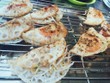 Bánh xèo vốn đã nổi tiếng trong nền ẩm thực Việt Nam. Món bánh có lớp vỏ mỏng được rán giòn tan kẹp nhân thịt, tôm và giá bên trong đã trở thành một món ngon khiến bao người phải thèm thuồng và gây thương nhớ trong lòng du khách quốc tế. Tại Nha Trang (Khánh Hòa), món bánh nổi tiếng này đã được biến tấu lại thành một món đặc sản vùng biển mang tên bánh xèo mực. Ảnh: @khuatgiaminh.