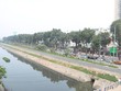 Nước sông Tô Lịch như cống nổi khổng lồ chạy qua lòng Hà Nội.
