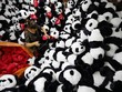 Công nhân trong một nhà máy đồ chơi ở Giang Tô, Trung Quốc. Ảnh: CNN.