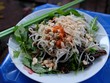 Hà Nội nổi tiếng với địa điểm ăn nộm như ở khu bờ Hồ, nộm Hàm Long hay nộm bán rong khắp các khu phố cổ của ông Lưu Văn Hào.