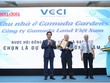 Ông Dennis Ng Teck Yow – Phó Tổng Giám Đốc Gamuda Land Việt Nam nhận Chứng nhận Dự án đáng sống 2019