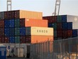 Hàng hóa Trung Quốc được xếp tại cảng Long Beach, Los Angeles, Mỹ. (Nguồn: THX/TTXVN).
