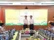 Bộ trưởng Nguyễn Mạnh Hùng trao quyết định bổ nhiệm ông Nguyễn Huy Dũng làm Cục trưởng Cục An toàn thông tin.
