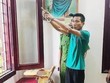 Công an thực nghiệm hành vi đột nhập của Cửu tại nhà ông Minh.