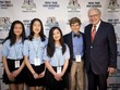 Tỷ phú Warren Buffett trong khóa học dạy trẻ về Kl991.com nạp rút nhanh.