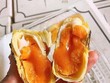 Bánh trung thu nhân chảy tràn từ Trung Quốc giá chỉ tầm 12.000 đồng/cái đang tung hoành chợ mạng. Ảnh: Facebook.