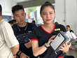 Những chiếc iPhone 11 series đầu tiên đến tay khách hàng.