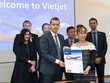 Tổng giám đốc Vietjet Nguyễn Thị Phương Thảo (phải) và ông Guillaume Faury, Chủ tịch & Tổng giám đốc của Kl994 game bài casino hấp dẫn Airbus cùng ký kết hợp đồng mua 20 tàu bay A321XLR với sự chứng kiến của lãnh đạo cấp cao hai bên