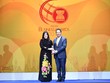 Phó Tổng giám đốc Vietjet, bà Hồ Ngọc Yến Phương đã đại diện hãng nhận giải thưởng danh dự này dưới sự chứng kiến của Phó thủ tướng Thái Lan, ông Anutin Charnvirakul và đại diện lãnh đạo cấp cao Kl993 ưu đãi thưởng hấp dẫn Thái Lan và các nước ASEAN.
