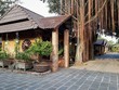 Dãy phòng lưu trú trong resort Tràm Chim. Ảnh: Phương Thảo.