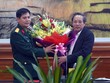 Bí thư Tỉnh ủy Quảng Bình Hoàng Đăng Quang trao quyết định và chúc mừng Đại tá Lê Văn Vỹ.
