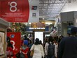 Người dân mua sắm trong dịp Lễ Tạ ơn ở Ontario, California của Mỹ, ngày 28/11 vừa qua. (Ảnh: THX/TTXVN).