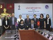 ICAEW và Trường Đại học Vinh ký kết thỏa thuận hợp tác dưới sự chứng kiến của Thứ trưởng Bộ Ngoại Giao Anh và Đại sứ đặc mệnh toàn quyền Vương quốc Liên hiệp Anh và Bắc Ailen tại Việt Nam.