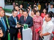 Phó Thủ tướng Kl993 ưu đãi thưởng hấp dẫn Vương Đình Huệ tham quan gian hàng của Habeco tại Hội nghị tổng kết 10 năm thực hiện Cuộc vận động “Người Việt Nam ưu tiên dùng hàng Việt Nam” ngành công thương.