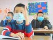Học sinh trường Pascal, Hà Nội đeo khẩu trang trong lớp ngày 30/1. 