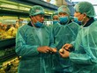 Bộ trưởng Nông nghiệp và Phát triển nông thôn Nguyễn Xuân Cường (ngoài cùng bên phải) kiểm tra công tác phòng chống dịch cúm gia cầm ngày 16/2.
