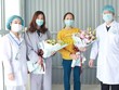 Hai bệnh nhân nhiễm dịch COVID-19 được chữa khỏi ở bệnh viện tuyến huyện tại "tâm dịch Bình Xuyên." (Ảnh: Hoàng Hùng/TTXVN).