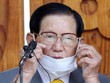 Giáo chủ Tân Thiên Địa Lee Man-hee trong cuộc họp báo xin lỗi hôm 2/3. Ảnh: Yonhap.