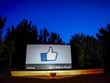 Biểu tượng nút like ở trụ sở Facebook, Menlo Park, California, Mỹ. (Nguồn: Getty Images).