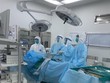 Điều trị cho các bệnh nhân COVID-19. (Ảnh: TTXVN).