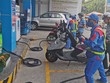 Giá xăng dự báo tiếp tục giảm vào ngày mai (28/4).