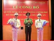 Bộ trưởng Tô Lâm trao Quyết định bổ nhiệm chức vụ Thứ trưởng Bộ Công an đối với Thiếu tướng Lê Quốc Hùng và Thiếu tướng Lê Tấn Tới. (Ảnh: Bộ Công an)