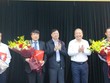 Lãnh đạo Ban Tuyên giáo Trung ương trao quyết định và chúc mừng các cán bộ được điều động, bổ nhiệm.