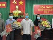 Lãnh đạo tỉnh Kon Tum trao quyết định  và chúc mừng các cán bộ được chỉ định làm Ủy viên Ban Chấp hành Đảng bộ tỉnh.