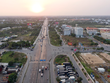 Điểm giao giữa đại lộ Nguyễn Văn Linh nối dài và đường Tân Túc tại trung tâm hành chính Bình Chánh.