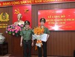 Thứ trưởng Lương Tam Quang trao quyết định choTrung tướng Nguyễn Khắc Khanh.