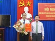 Ông Nguyễn Khắc Hà (bên trái) được điều động, bổ nhiệm làm Trưởng Ban tổ chức Tỉnh ủy Khánh Hòa.