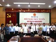 Lãnh đạo Bộ Nội vụ chúc mừng các cán bộ được bổ nhiệm chức vụ mới.