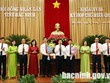 Lãnh đạo tỉnh tặng hoa chúc mừng ông Vương Quốc Tuấn và ông Đào Quang Khải (Ảnh: Cổng TTĐT tỉnh Bắc Ninh).