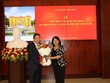 Phó Chủ tịch nước Đặng Thị Ngọc Thịnh trao Quyết định cho ông Nguyễn Dũng Tiến.