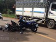 Vụ tai nạn xảy ra vào khoảng 15 giờ trên Tỉnh lộ 755, đoạn thôn 9, xã Đức Liệu, huyện Bù Đăng, khi hai xe máy chạy ngược chiều với tốc độ cao đâm trực diện vào nhau khiến 2 lái xe bị văng xuống đường và tử vong tại chỗ. (Ảnh: TTXVN phát).