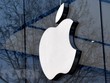 Biểu tượng của Apple tại một cửa hàng. (Ảnh: AFP/TTXVN).