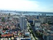 Trưa nay, nhiều người sinh sống, làm việc tại các tòa nhà cao tầng tại nhiều khu vực của TP Hà Nội đã cảm nhận được sự rung lắc, giống như động đất. 
