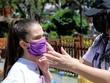 WHO khuyến cáo trẻ em trên 12 tuổi nên sử dụng khẩu trang như người lớn. Ảnh: AP.