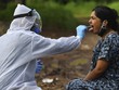 Lấy mẫu xét nghiệm tại một trung tâm cách ly ở Nashik, Ấn Độ, hôm 13/9. Ảnh: AFP.