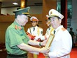 Bộ trưởng Tô Lâm trao Quyết định của Chủ tịch nước thăng cấp bậc hàm từ Thiếu tướng lên Trung tướng đối với đồng chí Trần Quốc Tỏ.