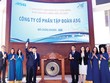 Ông Dương Đức Tính, Chủ tịch HĐQT ASG đánh cồng khai trương phiên giao dịch đầu tiên trên HOSE.