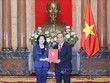 Phó Chủ tịch nước Đặng Thị Ngọc Thịnh trao quyết định điều động, phân công công tác, bổ nhiệm ông Lê Khánh Hải, Thứ trưởng Bộ Văn hóa, Thể thao và Du lịch làm Phó Chủ nhiệm Văn phòng Chủ tịch nước. Ảnh: Phương Hoa/TTXVN.