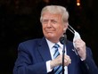Ông Trump tháo khẩu trang khi phát biểu trước hàng trăm người. (Ảnh: Reuters).